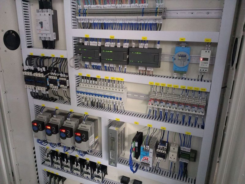 Сборка щитов автоматики. PLC АСУ ТП. Шкаф Yokogawa АСУ ТП. Промышленная автоматизация шкаф АСУТП. Проектирование шкафов АСУ ТП.